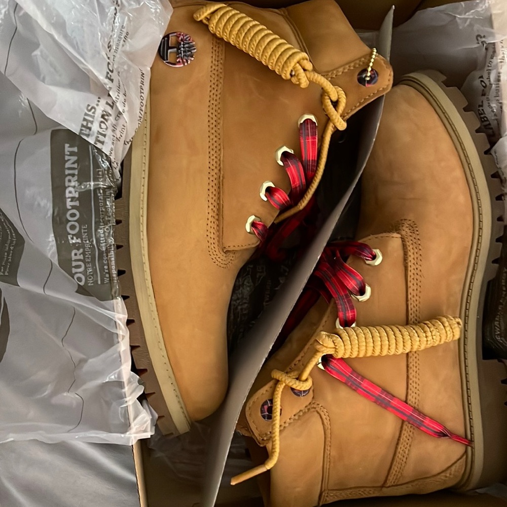 Timberland premium waterproof wheat nubuck 6.5 kids=8 woman new in original box.
